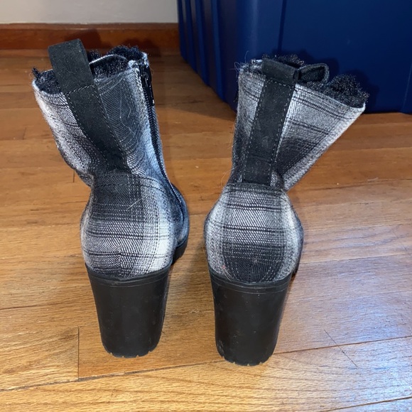 Plaid lace up booties - Picture 3 of 5